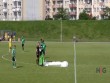Hakim meydançaya enən paraşütçüyə sarı vərəqə göstərdi